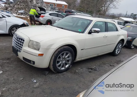 2008 Chrysler 300 Touring z USA, uszkodzony, nr VIN 2C3LA53G88H137165